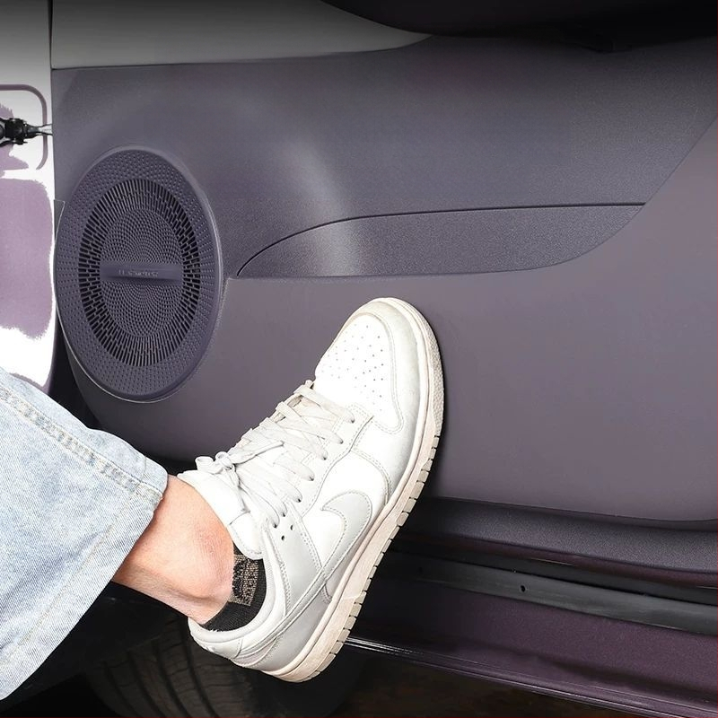 Zaštitni jastučić na vratima suvozača s unutarnjim pretincem za pohranu Leapmotor B10/C10