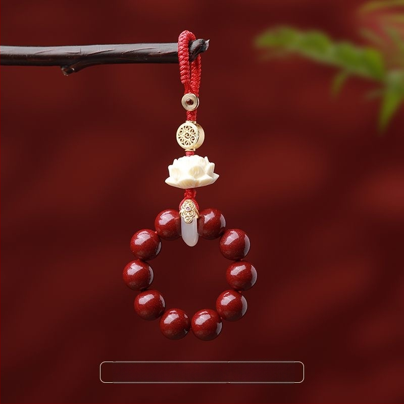 Cinnabar karoliai su viduramžių stiliumi ir literatūrinio retro detalėmis, 2025 m. pavasaris leidimas.