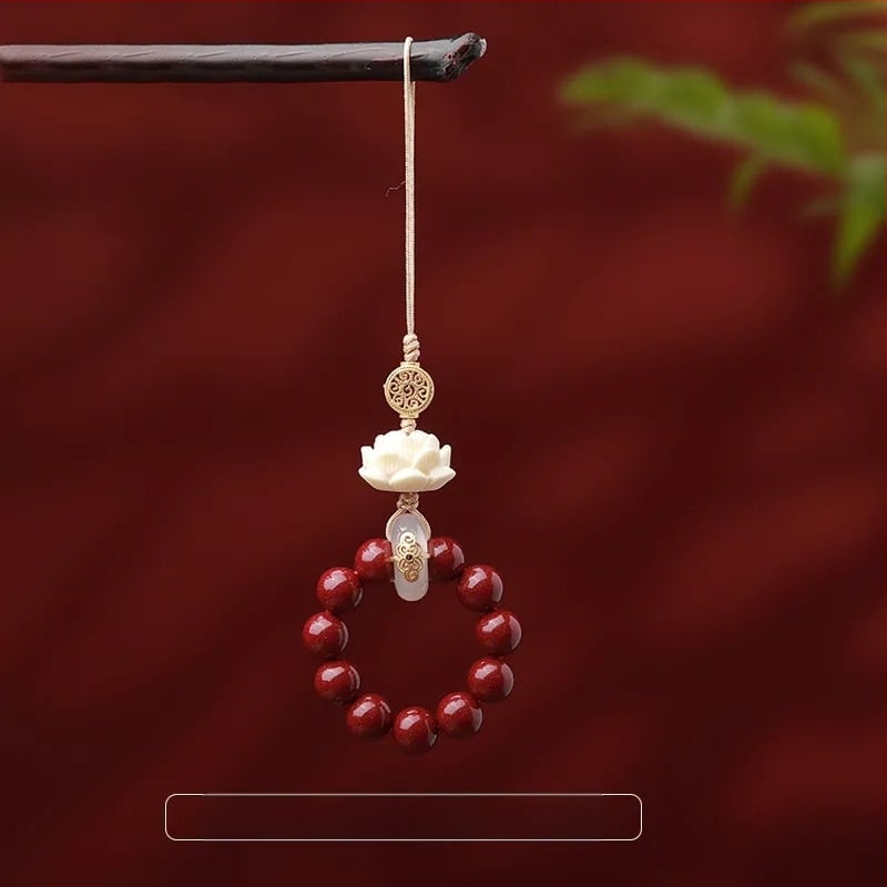 Cinnabar karoliai su viduramžių stiliumi ir literatūrinio retro detalėmis, 2025 m. pavasaris leidimas.