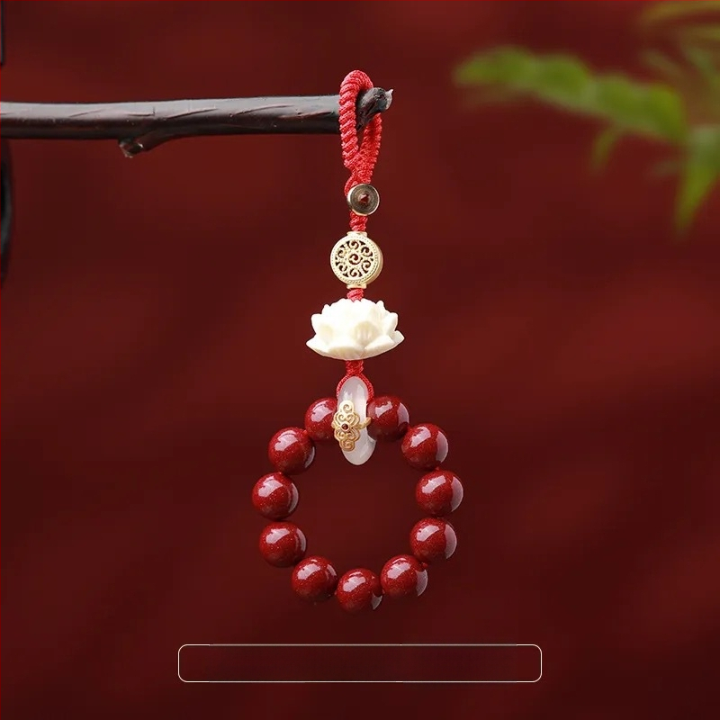 Cinnabar karoliai su viduramžių stiliumi ir literatūrinio retro detalėmis, 2025 m. pavasaris leidimas.