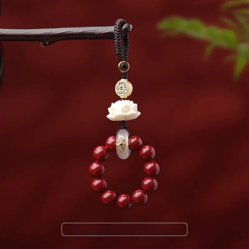 Cinnabar karoliai su viduramžių stiliumi ir literatūrinio retro detalėmis, 2025 m. pavasaris leidimas.