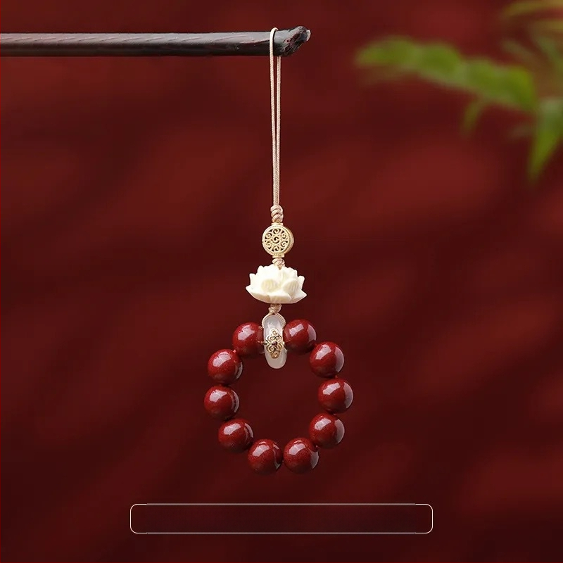 Cinnabar karoliai su viduramžių stiliumi ir literatūrinio retro detalėmis, 2025 m. pavasaris leidimas.