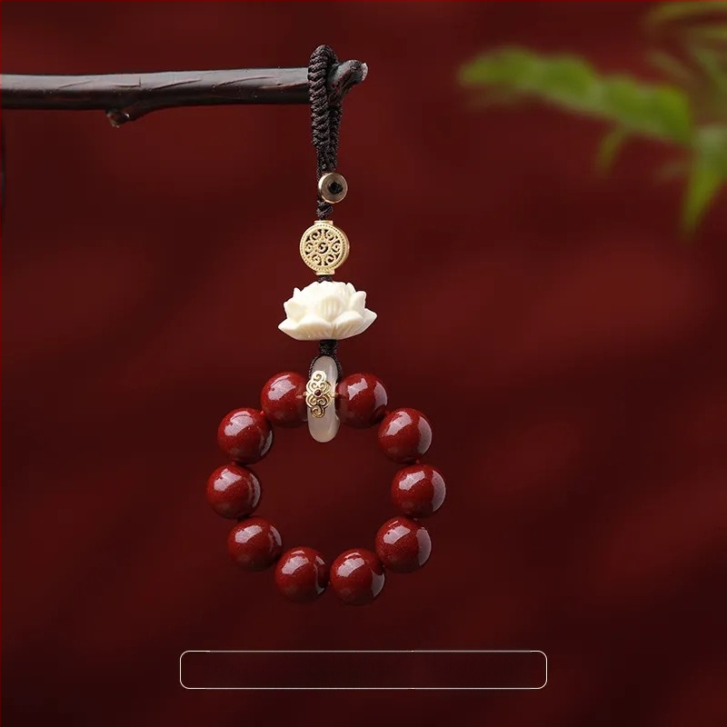 Cinnabar karoliai su viduramžių stiliumi ir literatūrinio retro detalėmis, 2025 m. pavasaris leidimas.