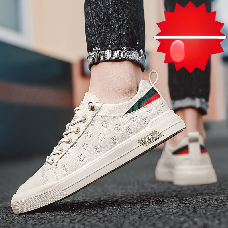 Férfi mokaszlin micro-szálas felsővel, hegyes orr, gumírozott talp, elülső pántos zárás, kényelmes viselet