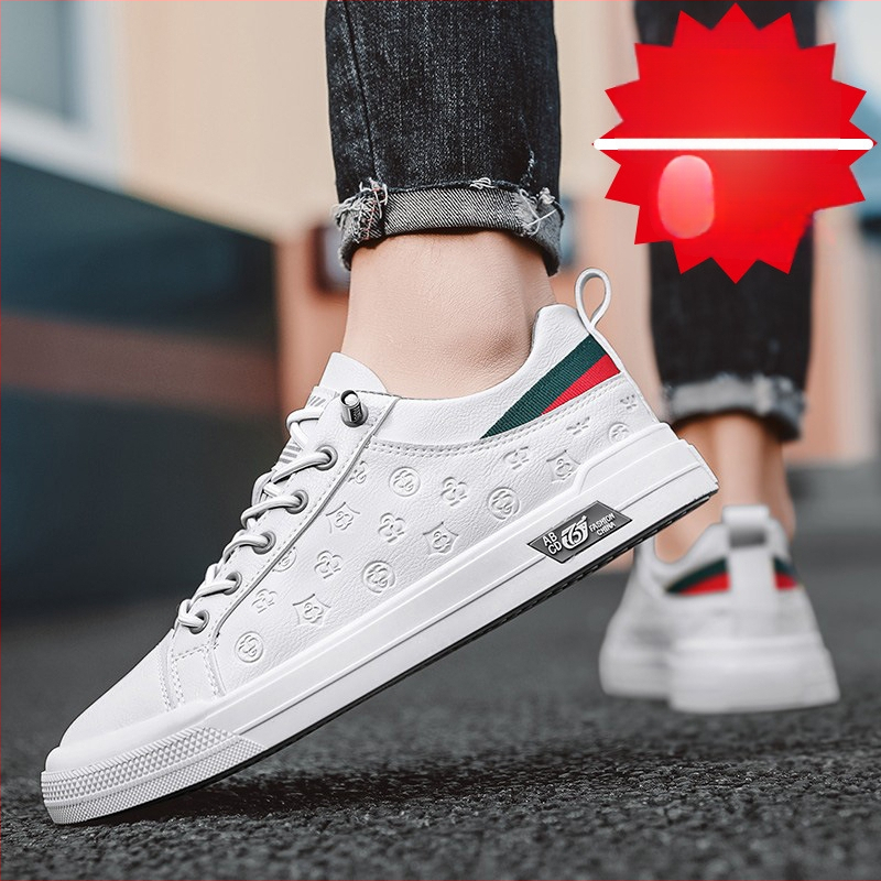 Férfi mokaszlin micro-szálas felsővel, hegyes orr, gumírozott talp, elülső pántos zárás, kényelmes viselet