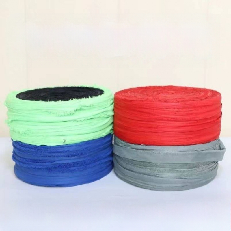 Laika izturīgas auduma lentes saistīšanai, šņorju un plakanās siksnas mājsaimniecībai, augļu koka zariem vilkšanai