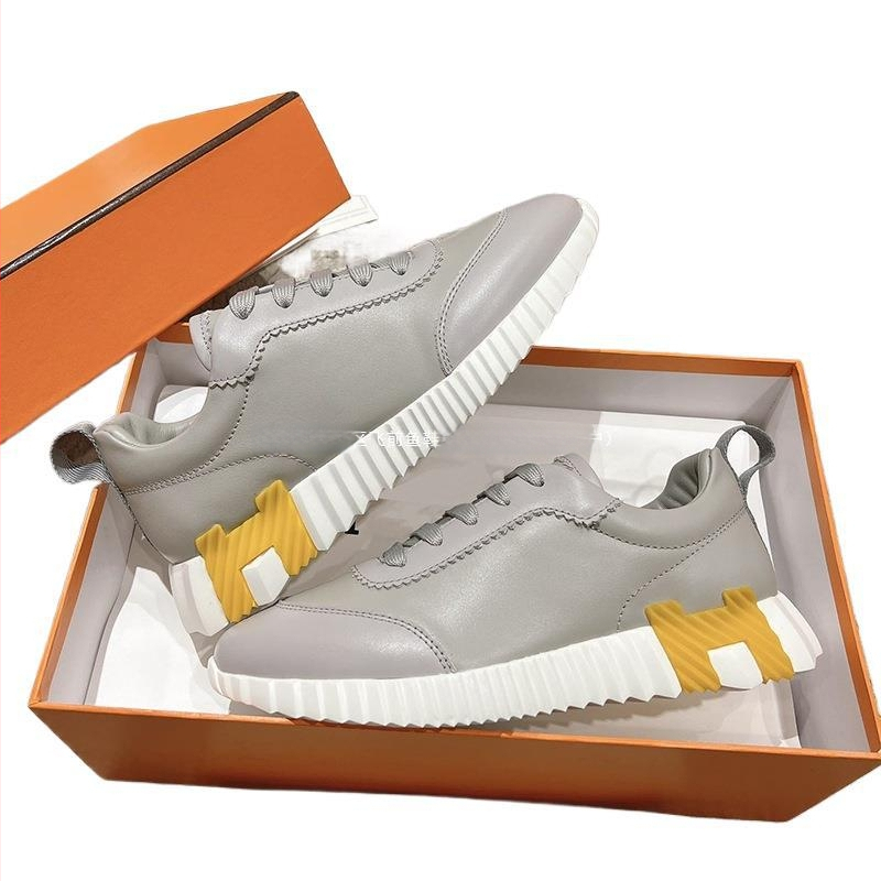 Γυναικεία αθλητικά παπούτσια για τρέξιμο με χαμηλό ύψος, επένδυση από τεχνητή γούνα, κορδόνια και σόλα από καουτσούκ