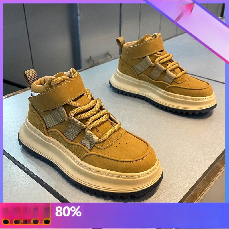 Mārtiņa zābaki – virsējais materiāls no mikrošķiedru ādas, gumijas zole, 3–5 cm papēdis, priekšējais šņorēšana, zems augstums (Virs: mikrošķiedru āda; Zole: gumija; Papēdis: 3–5 cm; Šņorēšana: priekšējā; Zems augstums)