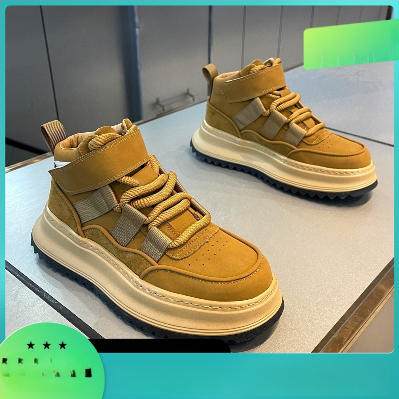 Mārtiņa zābaki – virsējais materiāls no mikrošķiedru ādas, gumijas zole, 3–5 cm papēdis, priekšējais šņorēšana, zems augstums (Virs: mikrošķiedru āda; Zole: gumija; Papēdis: 3–5 cm; Šņorēšana: priekšējā; Zems augstums)