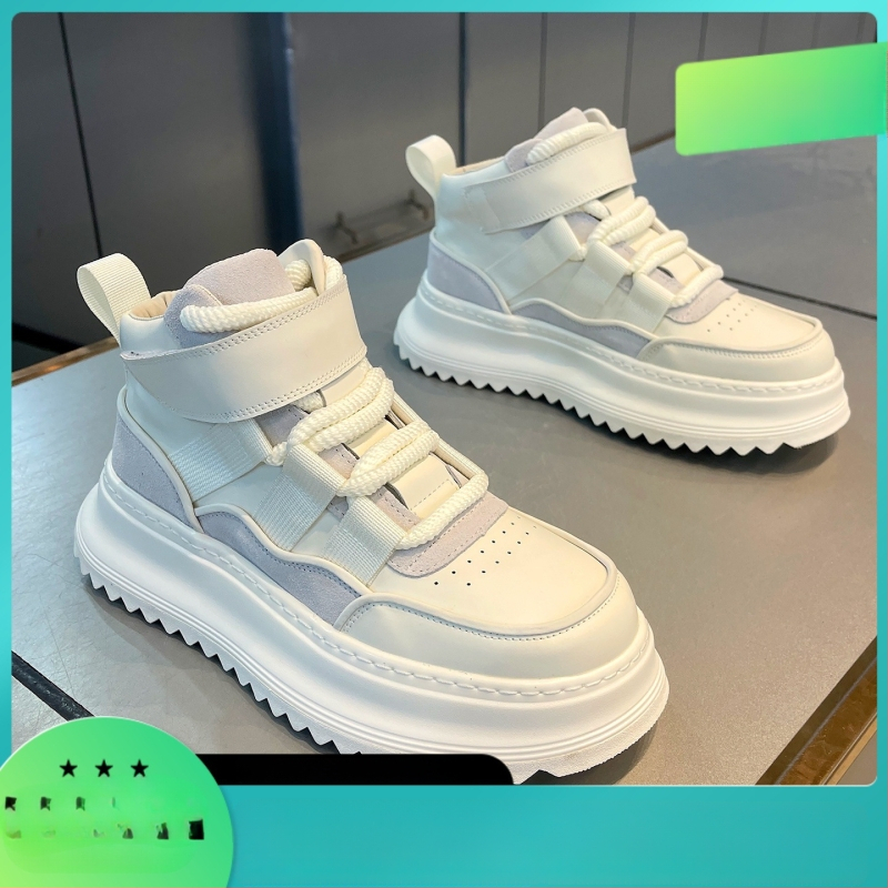 Mārtiņa zābaki – virsējais materiāls no mikrošķiedru ādas, gumijas zole, 3–5 cm papēdis, priekšējais šņorēšana, zems augstums (Virs: mikrošķiedru āda; Zole: gumija; Papēdis: 3–5 cm; Šņorēšana: priekšējā; Zems augstums)