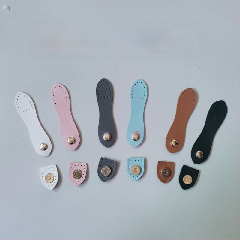 Χειροποίητο αξεσουάρ για τσάντες - μαγνητικό δερμάτινο κούμπωμα, κυκλικό διαφανές στοιχείο, πλεκτό υλικό με κοχύλι