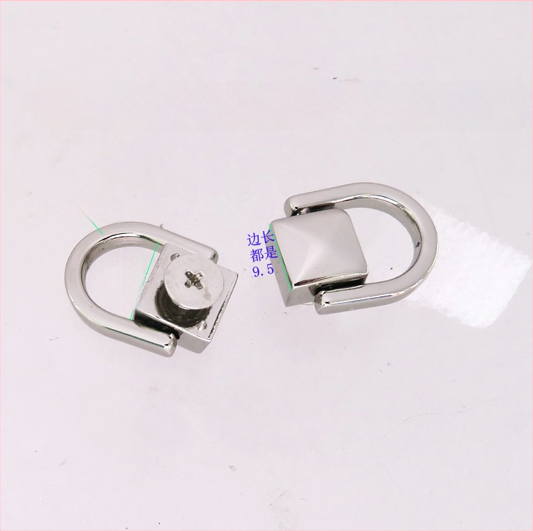 Dirželiai maišams – metalo aparatūra Shrimp Button; rankenėlės, spaustuvai ir kvadratiniai/pusapvalūs žiedai, bagažo aksesuarai, pavasaris 2024