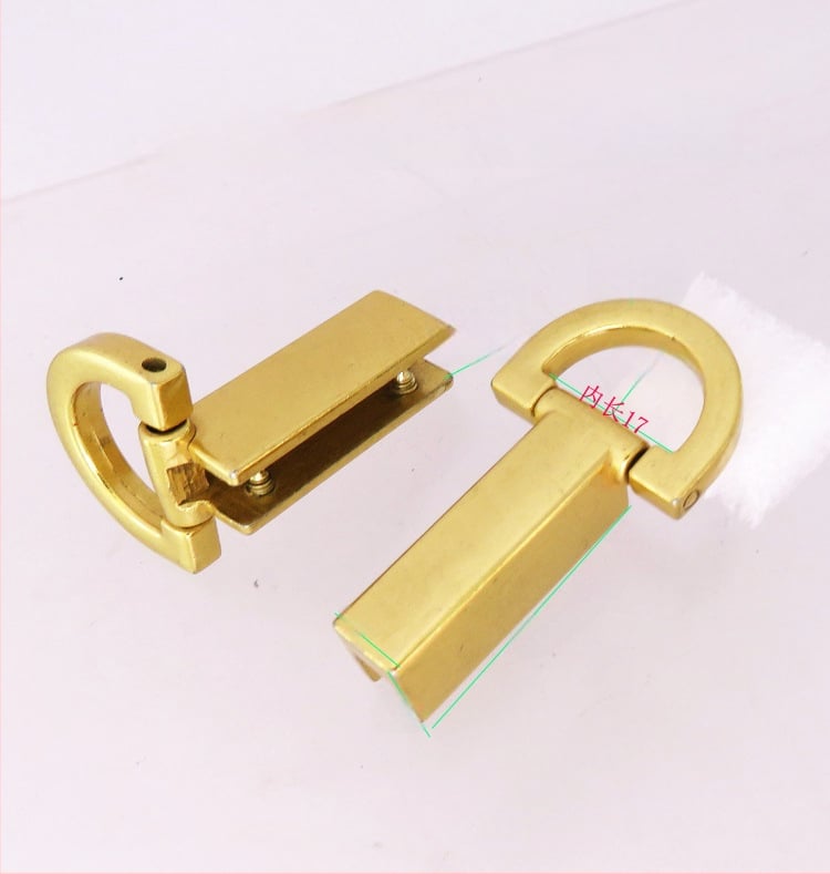 Dirželiai maišams – metalo aparatūra Shrimp Button; rankenėlės, spaustuvai ir kvadratiniai/pusapvalūs žiedai, bagažo aksesuarai, pavasaris 2024