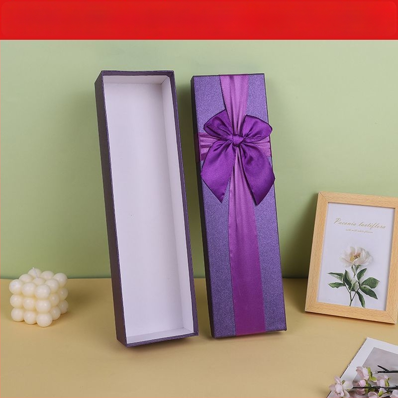 Подаръчна кутия за цветя с кръстовиден възел, правоъгълна форма, букет рози