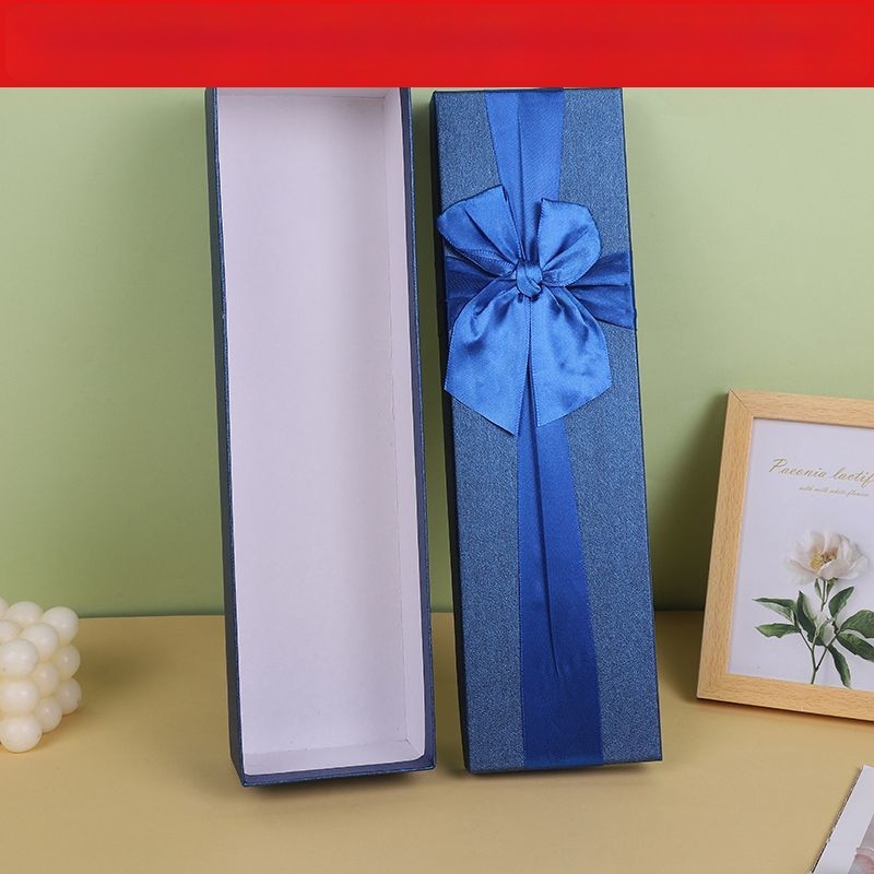 Подаръчна кутия за цветя с кръстовиден възел, правоъгълна форма, букет рози