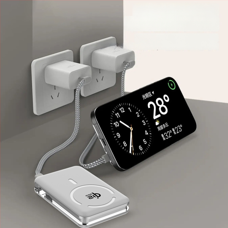 Power Bank ar solid-state bateriju, iebūvētu statīvu un magnētisku bezvadu uzlādi 25W, Qi2.2 protokols, maksimālā izeja 35W