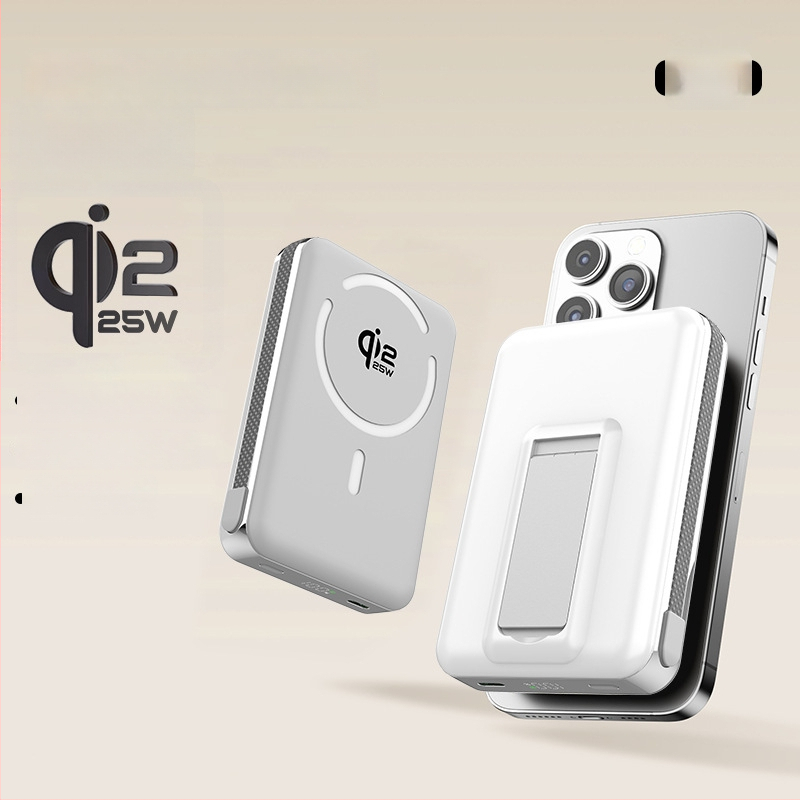 Power Bank ar solid-state bateriju, iebūvētu statīvu un magnētisku bezvadu uzlādi 25W, Qi2.2 protokols, maksimālā izeja 35W
