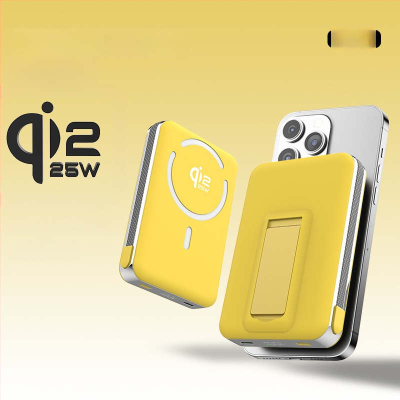 Power Bank ar solid-state bateriju, iebūvētu statīvu un magnētisku bezvadu uzlādi 25W, Qi2.2 protokols, maksimālā izeja 35W