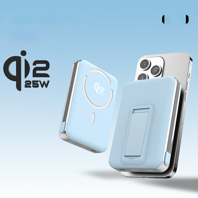 Power Bank ar solid-state bateriju, iebūvētu statīvu un magnētisku bezvadu uzlādi 25W, Qi2.2 protokols, maksimālā izeja 35W