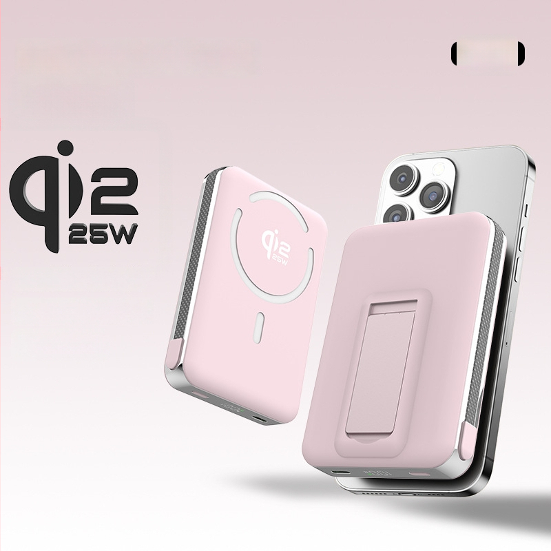 Power Bank ar solid-state bateriju, iebūvētu statīvu un magnētisku bezvadu uzlādi 25W, Qi2.2 protokols, maksimālā izeja 35W