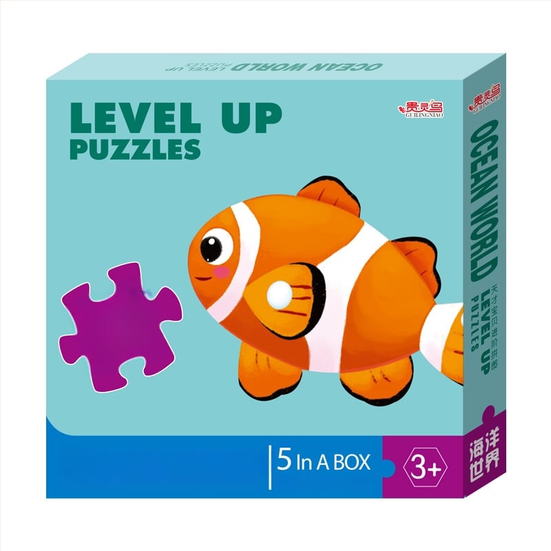 Пъзел карти: 5-10 карти с животни, динозаври и строителни машини; хартия; за деца 0-3 г.; цветна кутия.