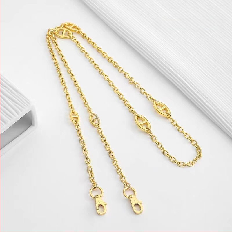 Ζώνη τσάντας/ώμου Yu Yi, μεταλλική, γεωμετρικό μοτίβο, εξουσιοδοτημένη ιδιωτική μάρκα, άνοιξη 2023.