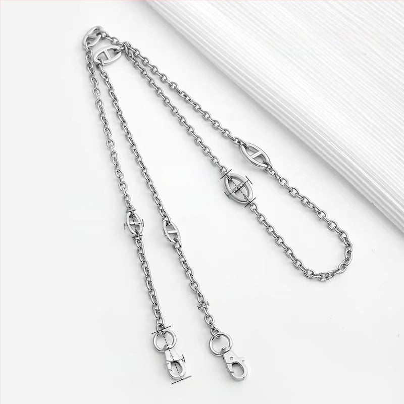 Ζώνη τσάντας/ώμου Yu Yi, μεταλλική, γεωμετρικό μοτίβο, εξουσιοδοτημένη ιδιωτική μάρκα, άνοιξη 2023.