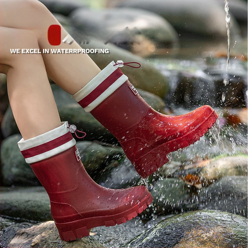 Női esőcsizma - csúszásmentes talp, középmagas cső, PVC felsőrész, pamut-velúr bélés, vastag talp