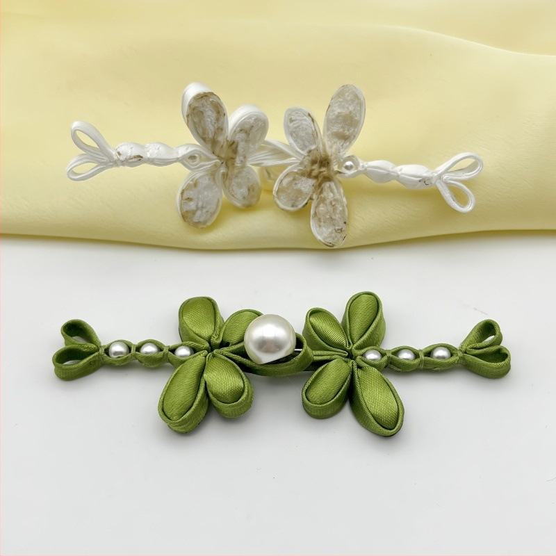 Декоративна закопчалка за ханфу и чънгсам с мотив водно конче и цвете, ръчно изработена с перлите (сатенова материя; висококачествена конструкция; подходяща за Тан костюм, ханфу и чънгсам)