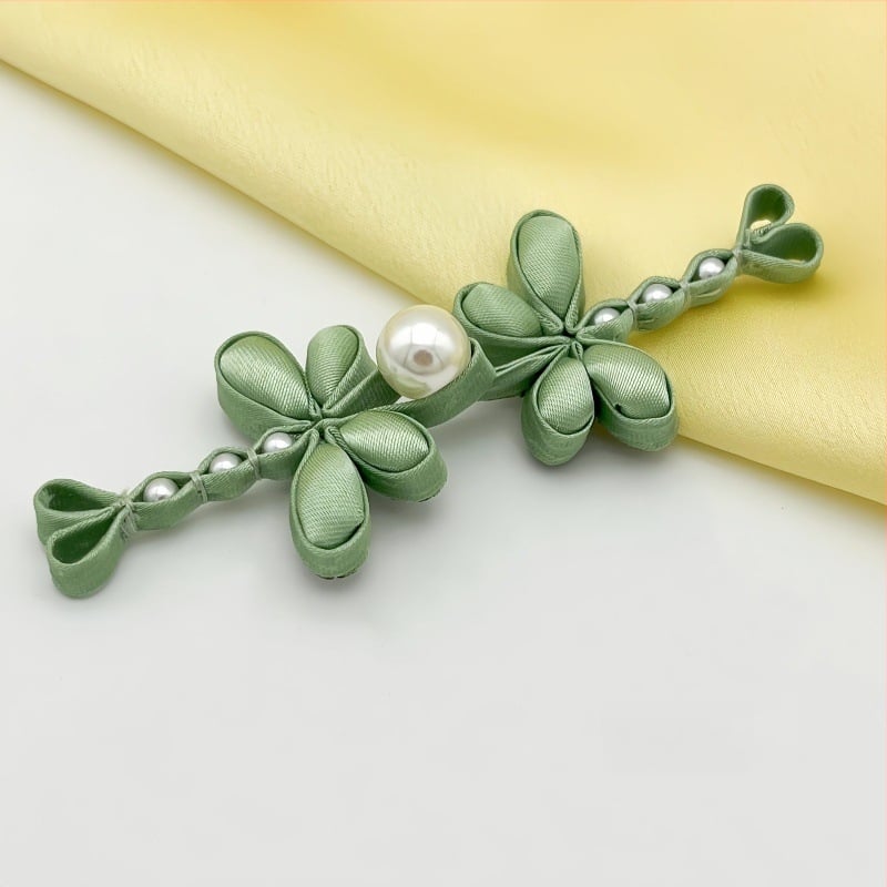 Декоративна закопчалка за ханфу и чънгсам с мотив водно конче и цвете, ръчно изработена с перлите (сатенова материя; висококачествена конструкция; подходяща за Тан костюм, ханфу и чънгсам)