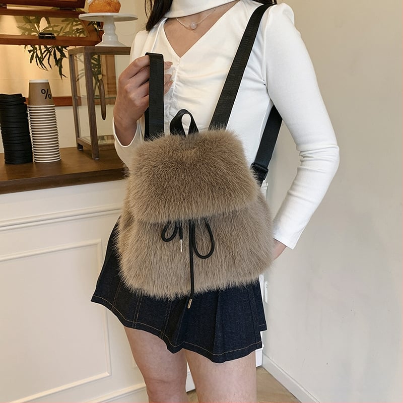 Βελούδινο σακίδιο με κορδόνι – φρέσκο και γλυκό στυλ, ύφασμα βελούδινο, άνοιξη 2025, επένδυση από συνθετικό δέρμα, κλείσιμο με καπάκι, εσωτερικές θήκες για κινητό και ταυτότητα