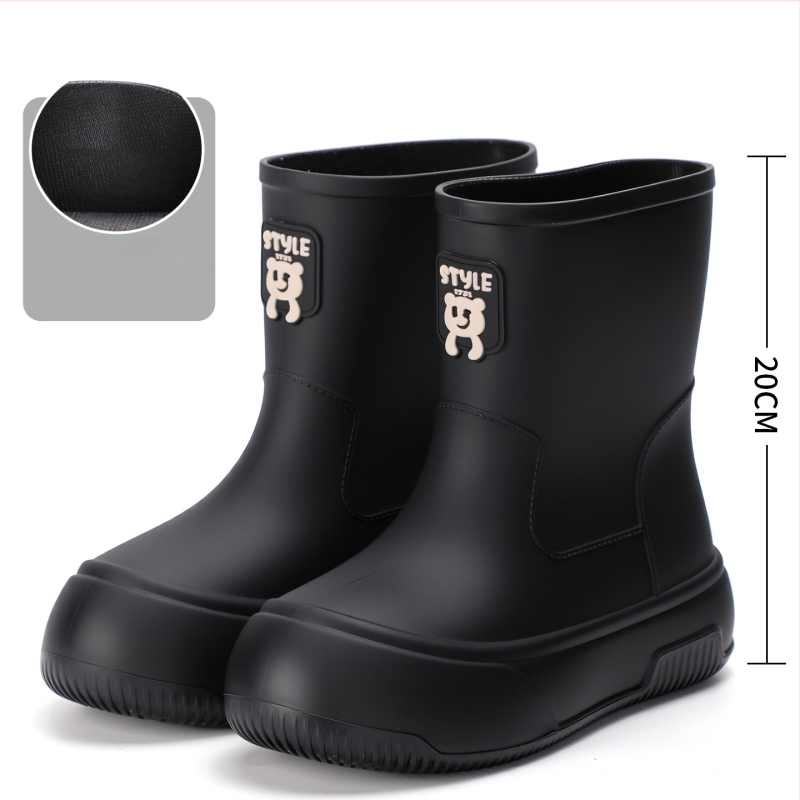 Moteriški lietaus batai su PVC viršumi, trumpas vamzdelio aukštis, plokščias kulnas, vientisas raštas, tinkami visoms sezonoms