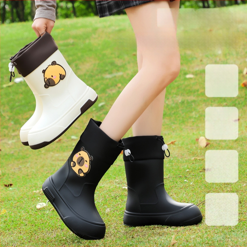 Moteriški PVC lietaus batai, vidutinio ilgio, storesnė padas, karikatūrų raštas, žemas kulnas