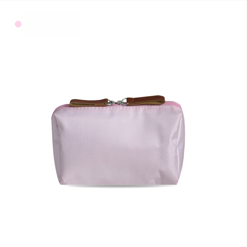 Козметична чанта – урбанистичен минимализъм; полиестер, без подплата; дишаща, водоустойчива и подходяща за съхранение; унисекс