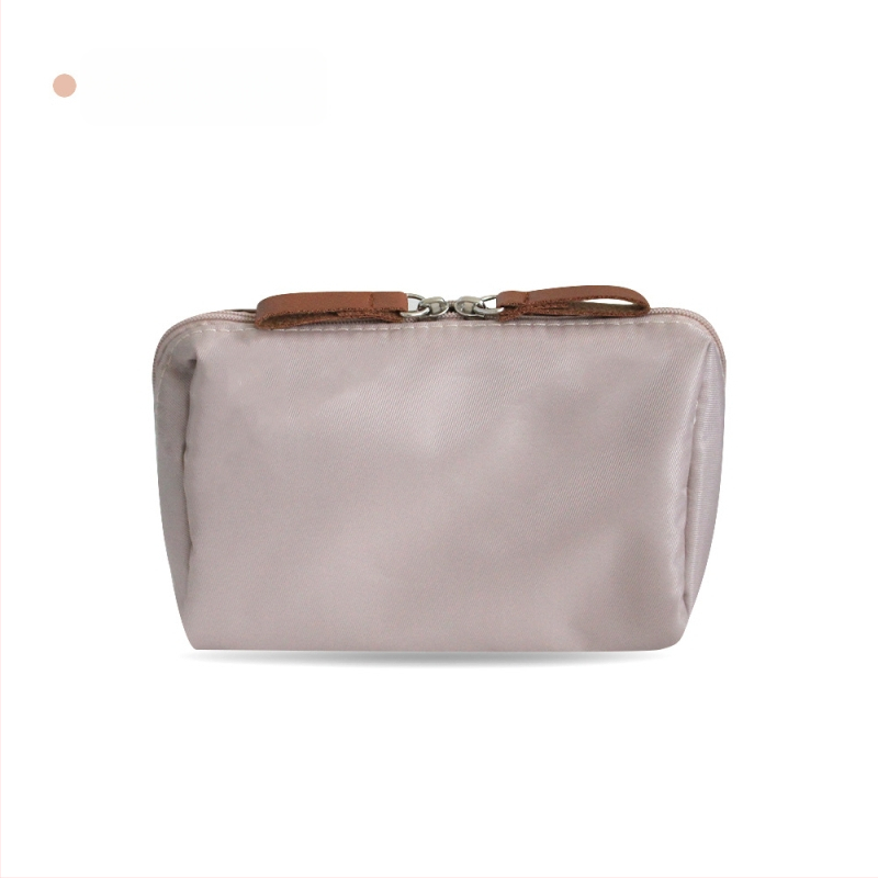 Козметична чанта – урбанистичен минимализъм; полиестер, без подплата; дишаща, водоустойчива и подходяща за съхранение; унисекс