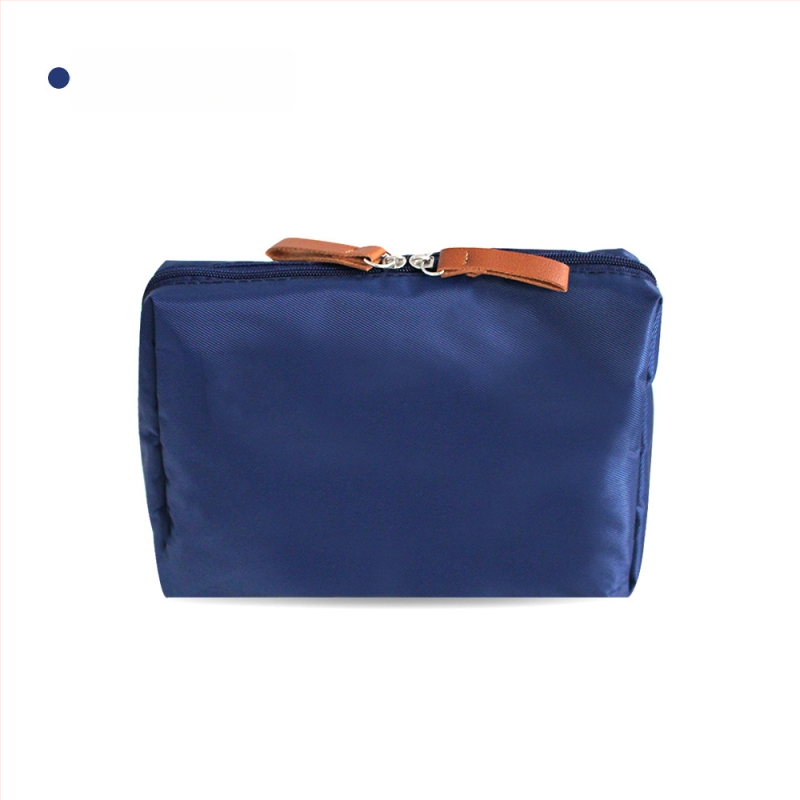 Козметична чанта – урбанистичен минимализъм; полиестер, без подплата; дишаща, водоустойчива и подходяща за съхранение; унисекс