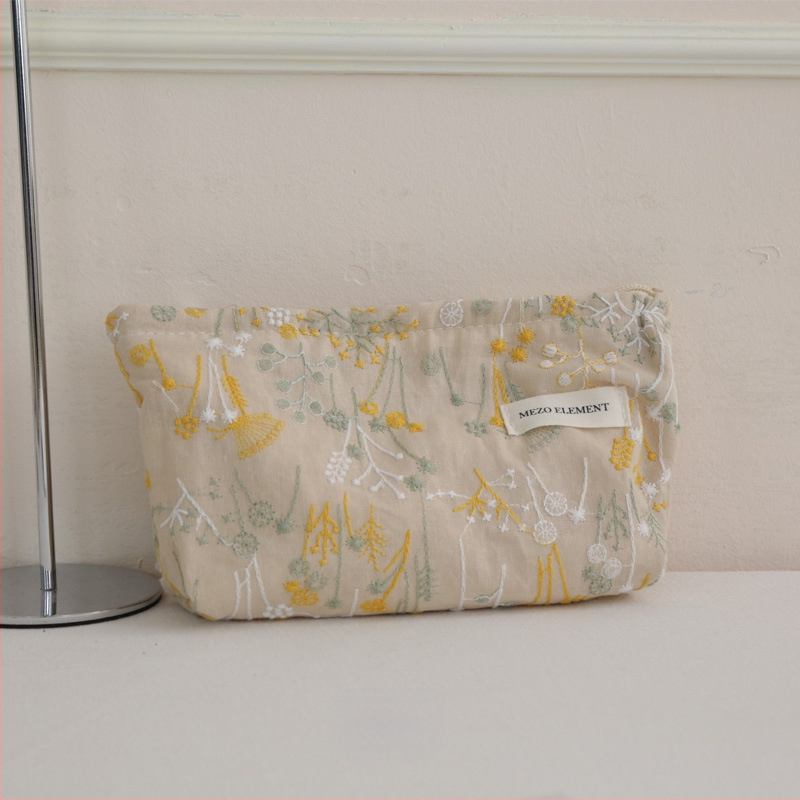 Козметична чанта с бродерия, флорална шарка, памук и лен, подплата от памук
