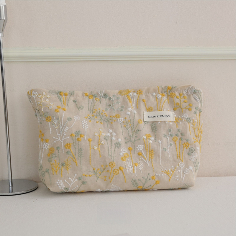 Козметична чанта с бродерия, флорална шарка, памук и лен, подплата от памук