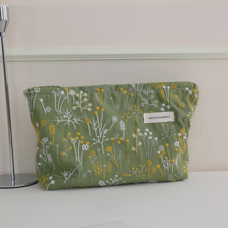 Козметична чанта с бродерия, флорална шарка, памук и лен, подплата от памук