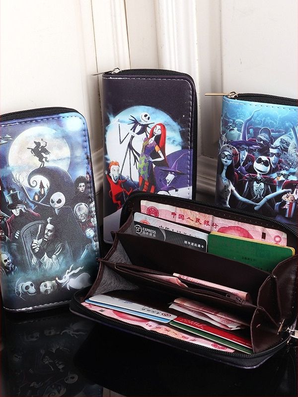 Bērnu makiņa ar raksturu motīvu, PVC materiāls, iekšējā odere no sintētiskās ādas, ūdensizturīgs, izlaista 2024. gada pavasarī