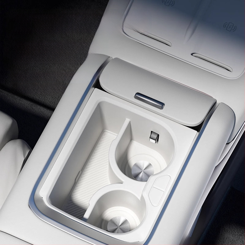 Silīkona glāžu turētājs centrālajā konsolē ar bezvadu uzlādi – Modelis Accumulate 7x – Zīmols Easy to be beautiful