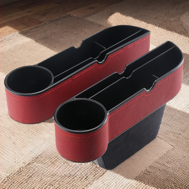 Glabāšanas kaste vietā starp sēdekļiem – āda, ūdensnecaurlaidīga, izturīga pret spiedienu, pakarināms uzstādījums