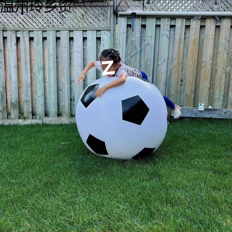 Piepūšama futbola bumba no PVC, šūta ar mašīnas šuvumiem, bez logotipa, vispārējai lietošanai