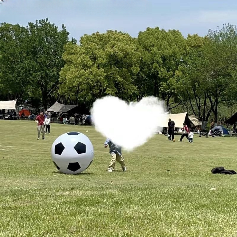 Piepūšama futbola bumba no PVC, šūta ar mašīnas šuvumiem, bez logotipa, vispārējai lietošanai
