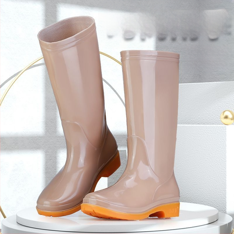 Moteriški PVC lietaus batai, aukštas viršutinis, žemas kulnas 1-3 cm, storas padas, neslidūs, užsegimas slip-on