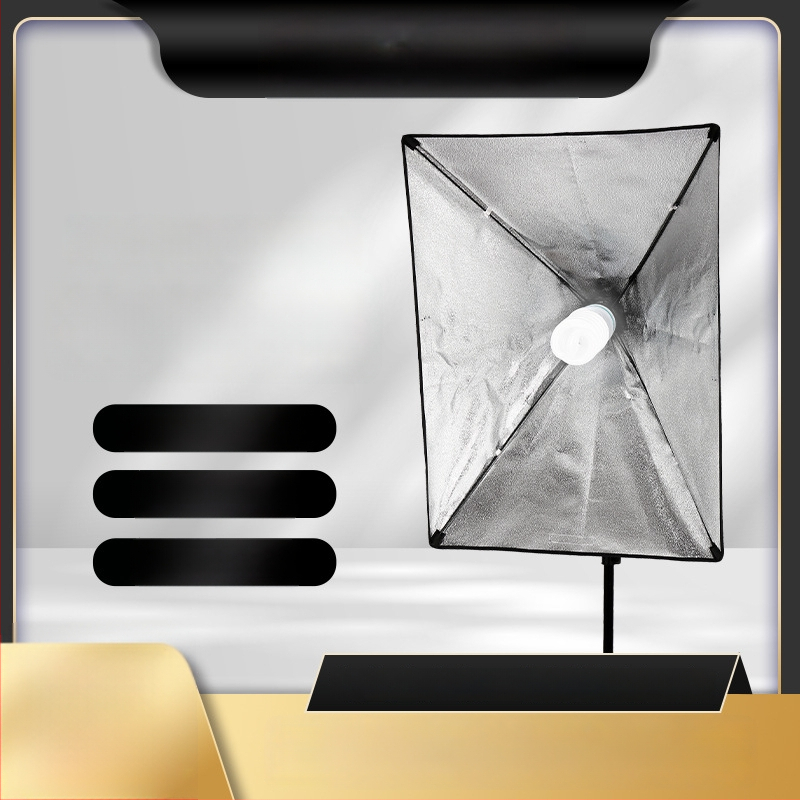 Fotografijos apšvietimo komplektas su skėtį primenančiu softbox ir greitu viengubos lempos galvos tvirtinimu; Modelis SHB-001; Medžiagos: Oxford krepšys; Komplektuose: softbox, minkšta audinys, krepšys; CE sertifikatas; Svoris 0.7 kg