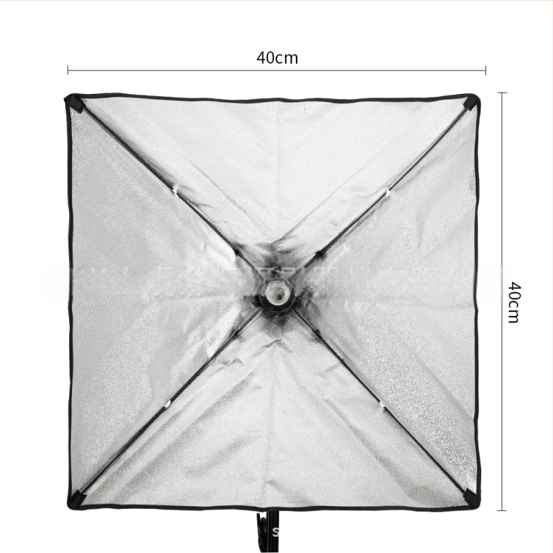 Fotografijos apšvietimo komplektas su skėtį primenančiu softbox ir greitu viengubos lempos galvos tvirtinimu; Modelis SHB-001; Medžiagos: Oxford krepšys; Komplektuose: softbox, minkšta audinys, krepšys; CE sertifikatas; Svoris 0.7 kg