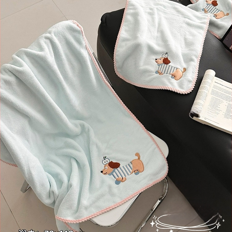 Trys mikropluošto vonios rankšluosčiai su plaukų džiovinimo kepure, lengvi, mažiau nei 100 g kiekvienam, 150D Jacquard audinys