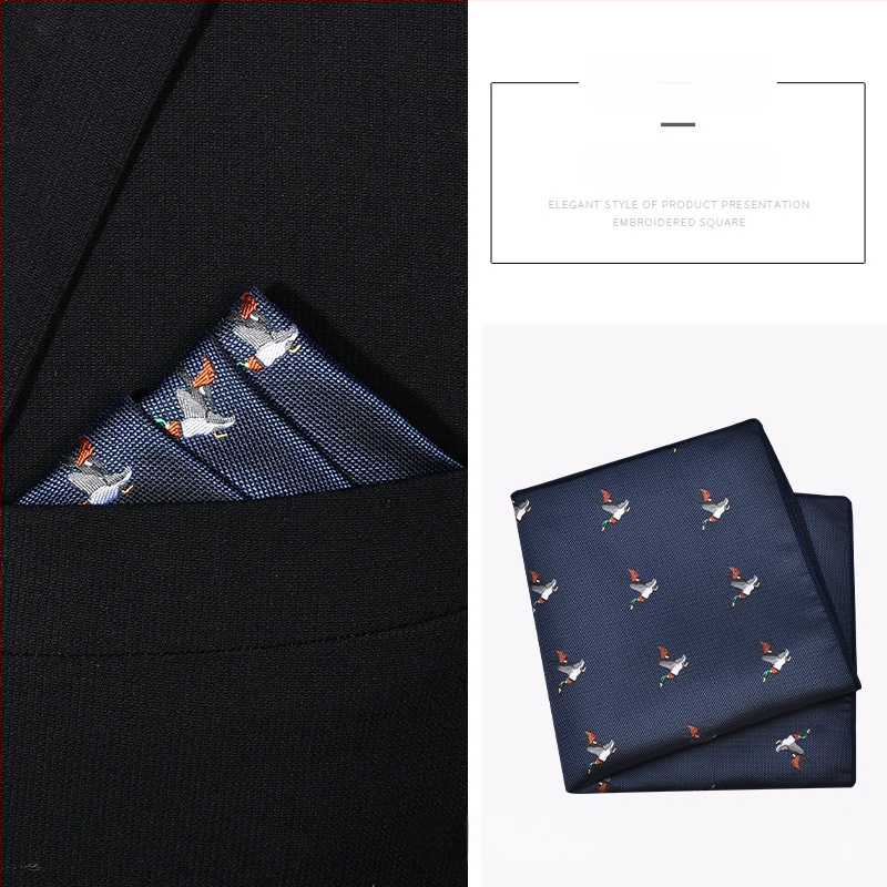 Kabatas lakatiņš ar izšūtu karikatūru dzīvnieku motīvu, poliesters, izšuvums, dizains atbilst kaklaitei, standarta kaklaites platums