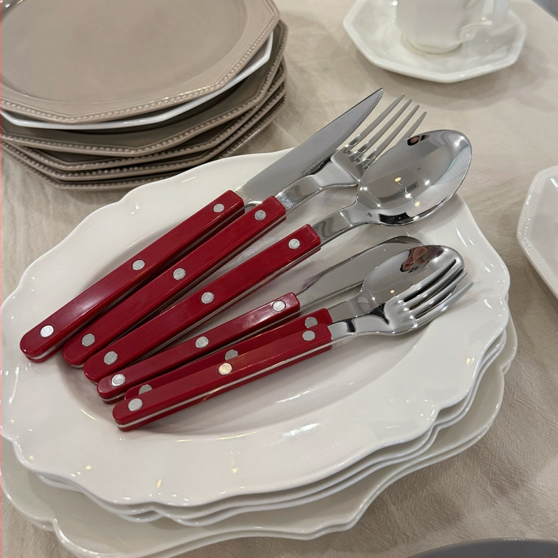 Francia stílusú 304 rozsdamentes acél evőeszköz készlet: steakhez kés, villa és kanál, klipszes fogantyúval, tükrös felület